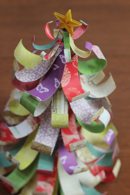 How to Make a Christmas Tree from Paper Scraps