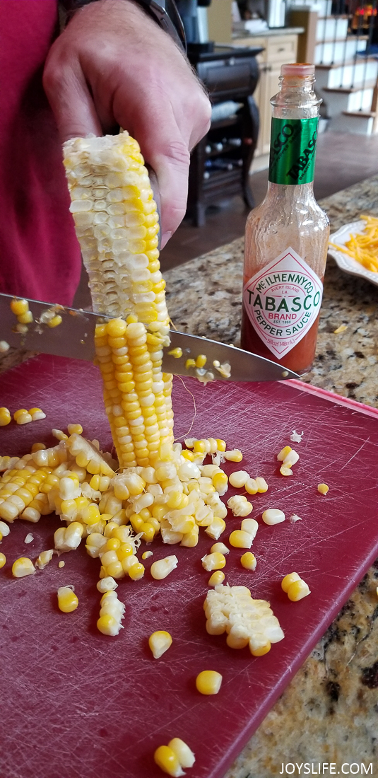 slicing spicy corn on the cob