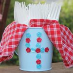 Quick 4th of July Utensil Holder with Buttons & Glue Dots #4thofjuly #buttons #utensilholder #joyslife