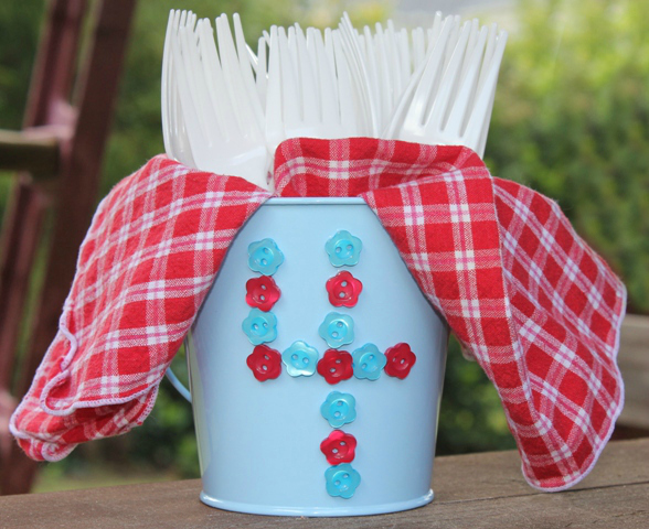 Quick 4th of July Utensil Holder with Buttons & Glue Dots