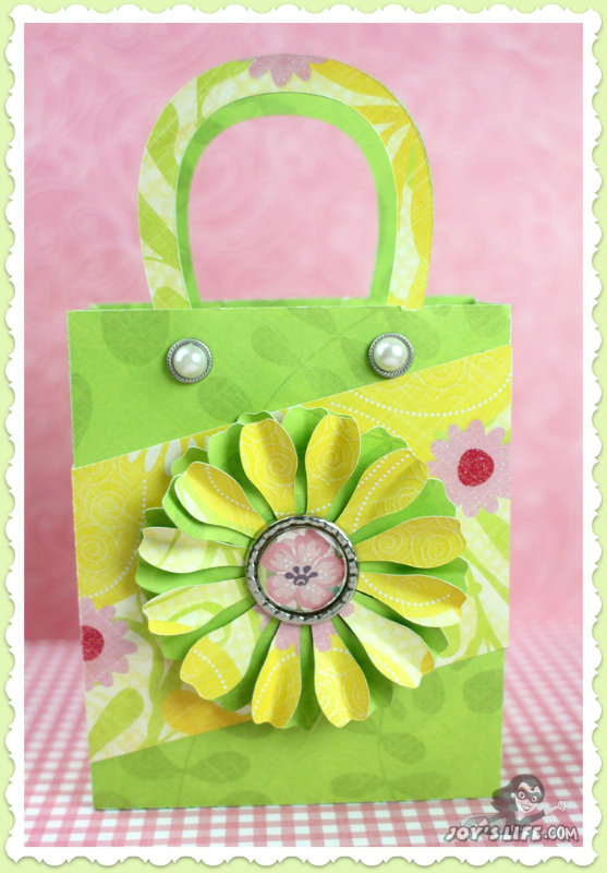 Make a Sturdy Floral Gift Bag with a Bottle Cap Center