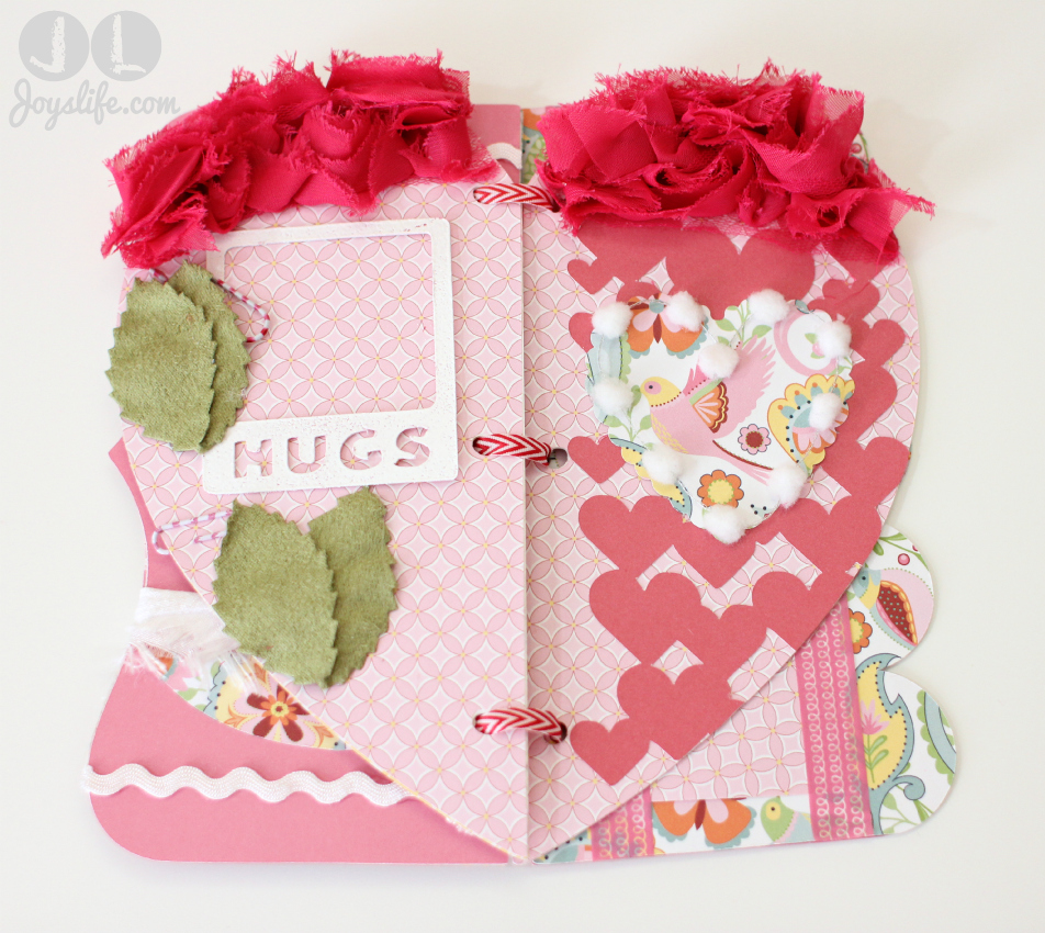 Cricut CTMH Artbooking Valentine's Day Mini Album #CTMH #Cricut #Artbooking #MiniAlbum #Valentine