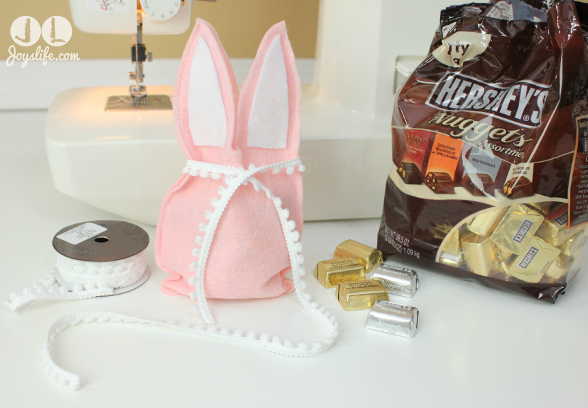 Felt Bunny Treat Bag #Easter #Bunny #DIY #SilhouetteCameo