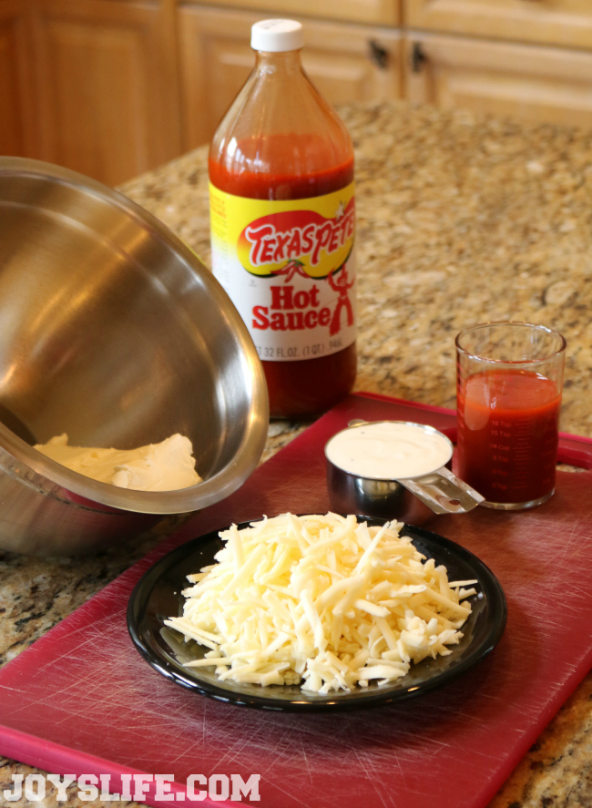 Buffalo Chicken Dip Recipe with Texas Pete Hot Sauce #TexasPete #ad #footballfood #recipe