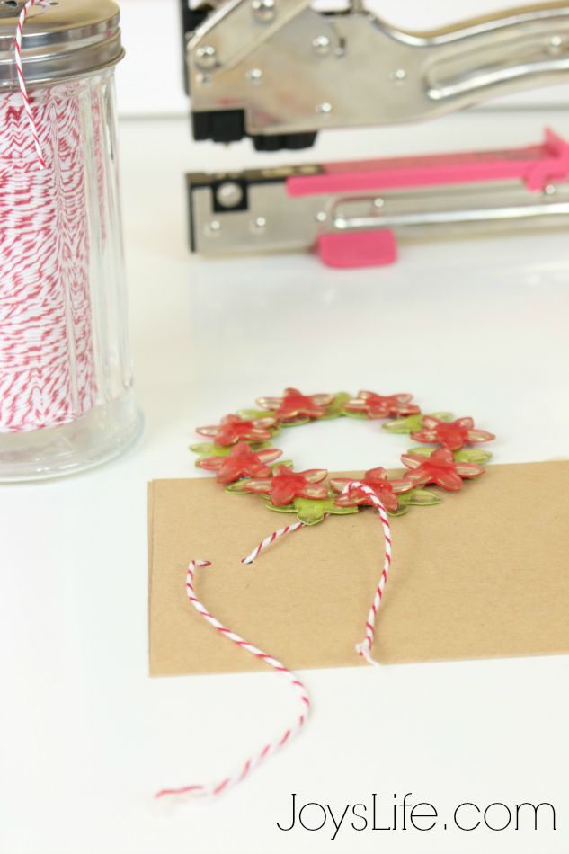 Wreath Ornament Card with Epiphany Crafts #EpiphanyCrafts #Christmas #Wreath #Ornament #crafts