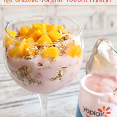 Strawberry Mango Toasted Oat 150 calorie Yoplait Yogurt Parfait #150calories #snackhack #sp