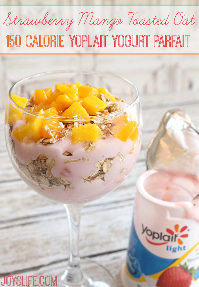 Strawberry Mango Toasted Oat 150 calorie Yoplait Yogurt Parfait #150calories #snackhack #sp