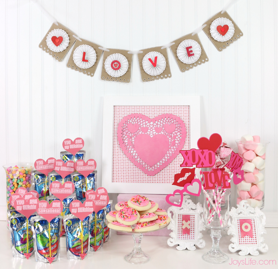 Valentine's Day Party Ideas & Paper Fortune Cookie Tutorial #CapriSunParties #Ad