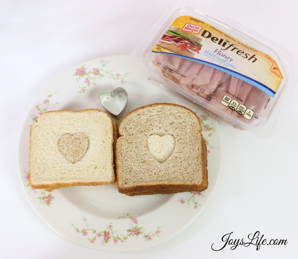 Valentine's Day Party Ideas Heart Bread #CapriSunParties #Ad #ValentinesDay