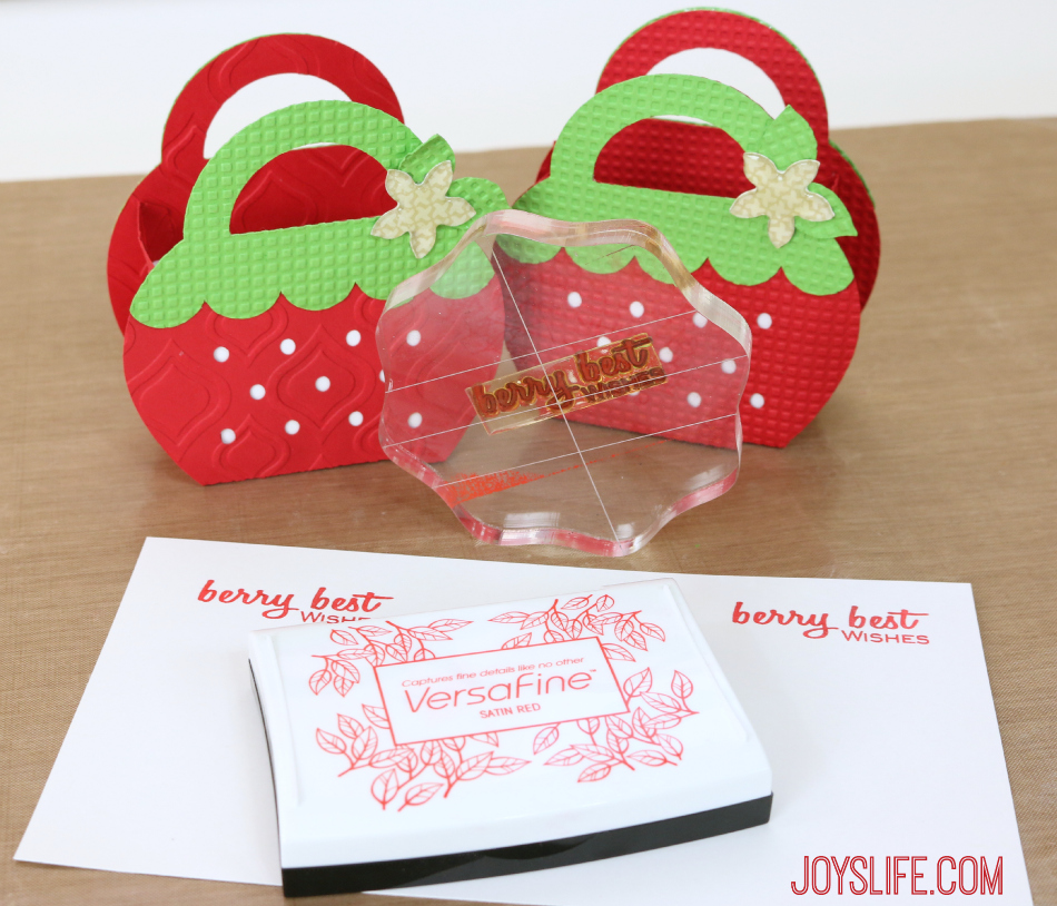 Strawberry Treat Boxes #SilhouetteCameo #EpiphanyCrafts #Xyron