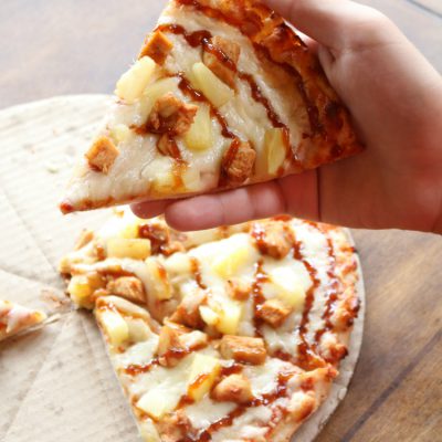 Gluten Free Hawaiian BBQ Chicken Pizza Recipe #GFreePizzaNight #ad
