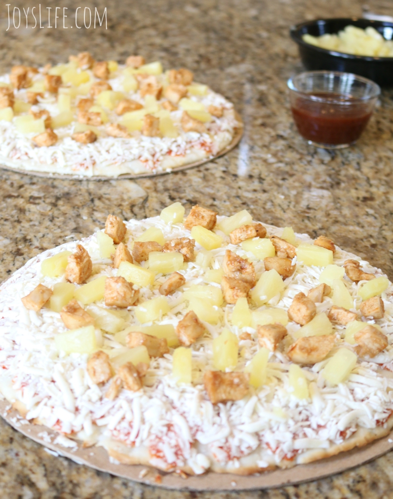 Gluten Free Hawaiian BBQ Chicken Pizza Recipe  #GFreePizzaNight #ad
