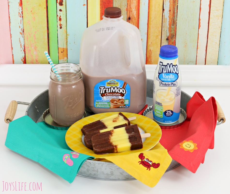 Entertain this Summer with TruMoo Layered Popsicles & Embroidered Summer Napkins #TruMoo #ad