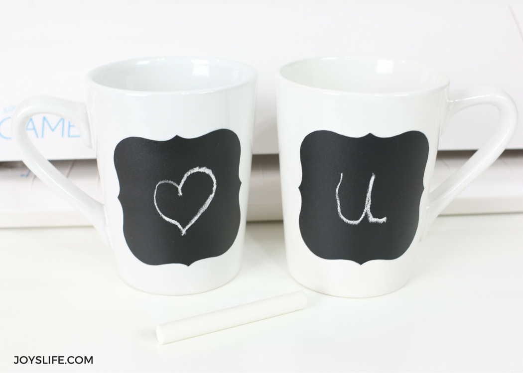 How to Make Chalkboard Vinyl Mugs #TryItHot #TruMoo #ad #chalkboard #mug