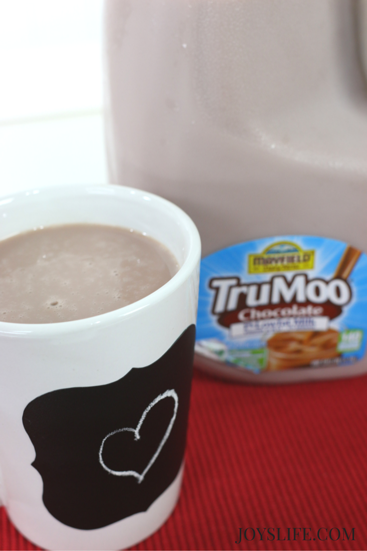 How to Make Chalkboard Vinyl Mugs #TryItHot #TruMoo #ad #chalkboard #mug