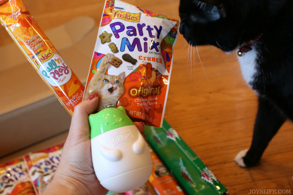 Friskies Pull ’n Play Combo Pack Giveaway
