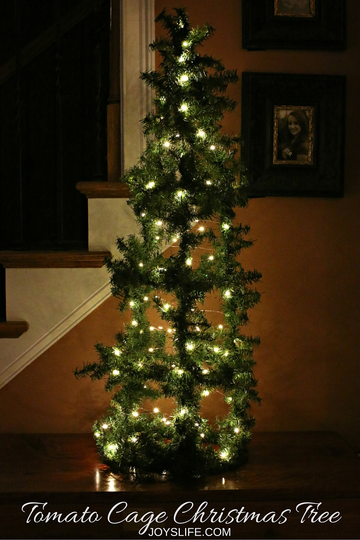 How to Make a Tomato Cage Christmas Tree Card Holder / JoysLife.com