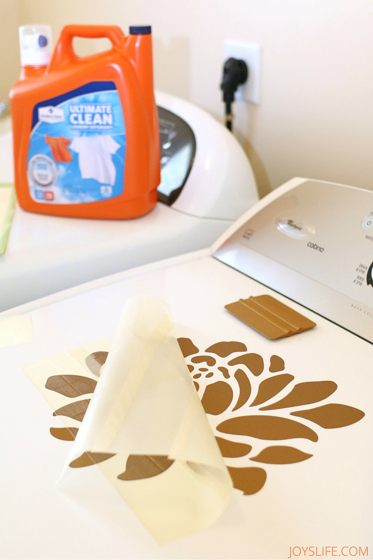 Learn how to dress up your washer & dryer with vinyl! Includes free cut file for Silhouette Cameo!