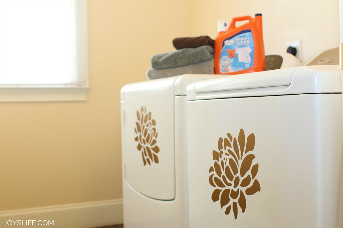 Learn how to dress up your washer & dryer with vinyl! Includes free cut file for Silhouette Cameo!