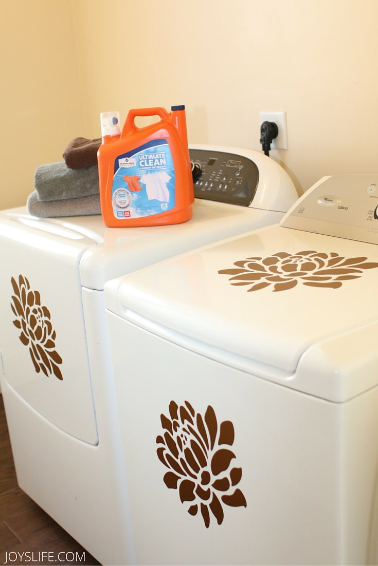 Learn how to dress up your washer & dryer with vinyl! Includes free cut file for Silhouette Cameo!