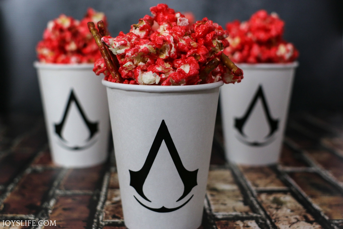 Assassin’s Creed Marshmallow Pretzel Popcorn Recipe & Vinyl Cup tutorial