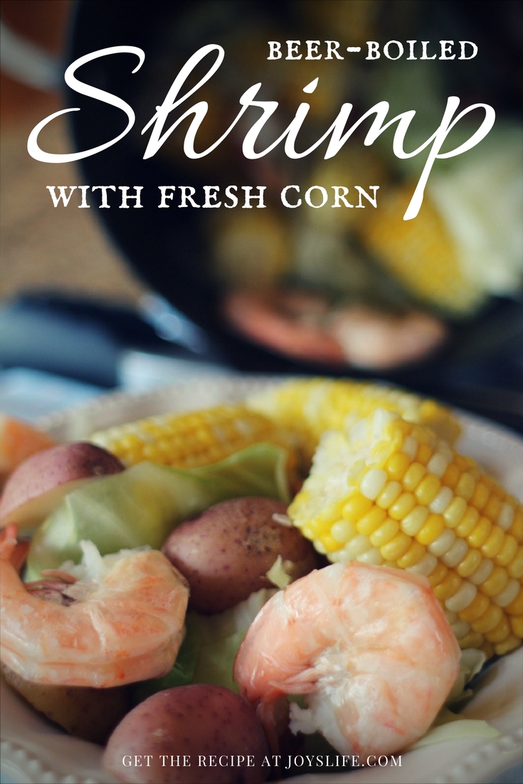 Beer boiled shrimp with fresh corn