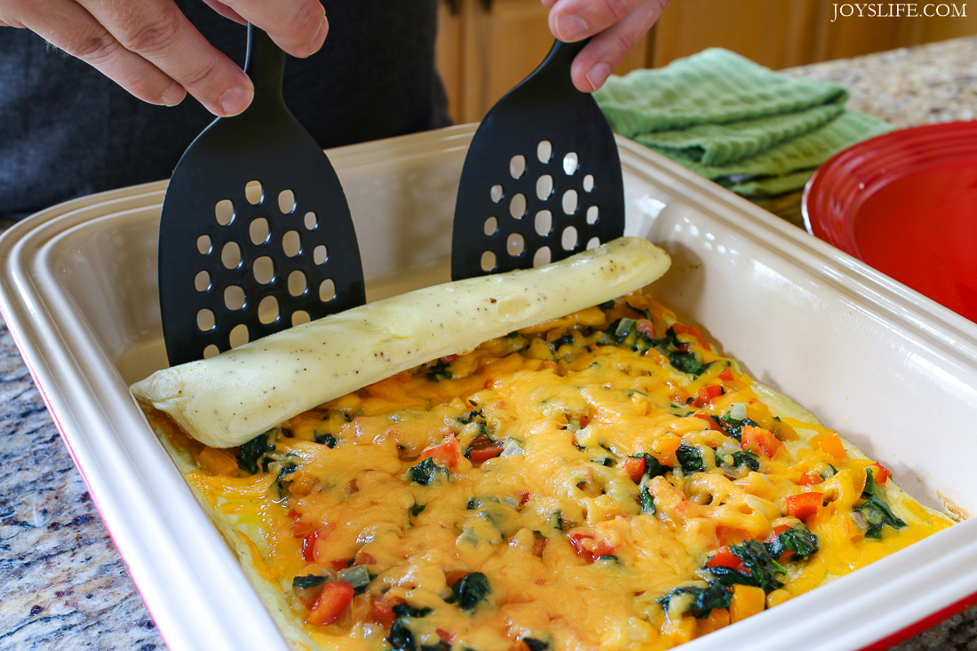 how to roll a spinach omelet