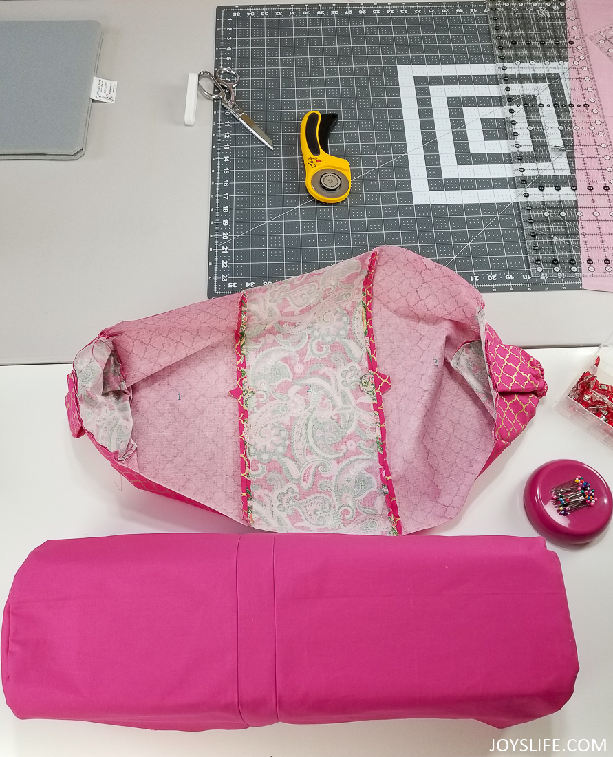 I soo want to make this dust cover for my Cricut Expression, in this exact  pattern.